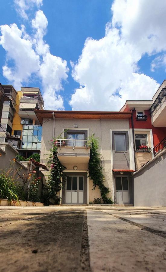 A Cheerful Villa With Free Parking Space Tirana Exteriér fotografie