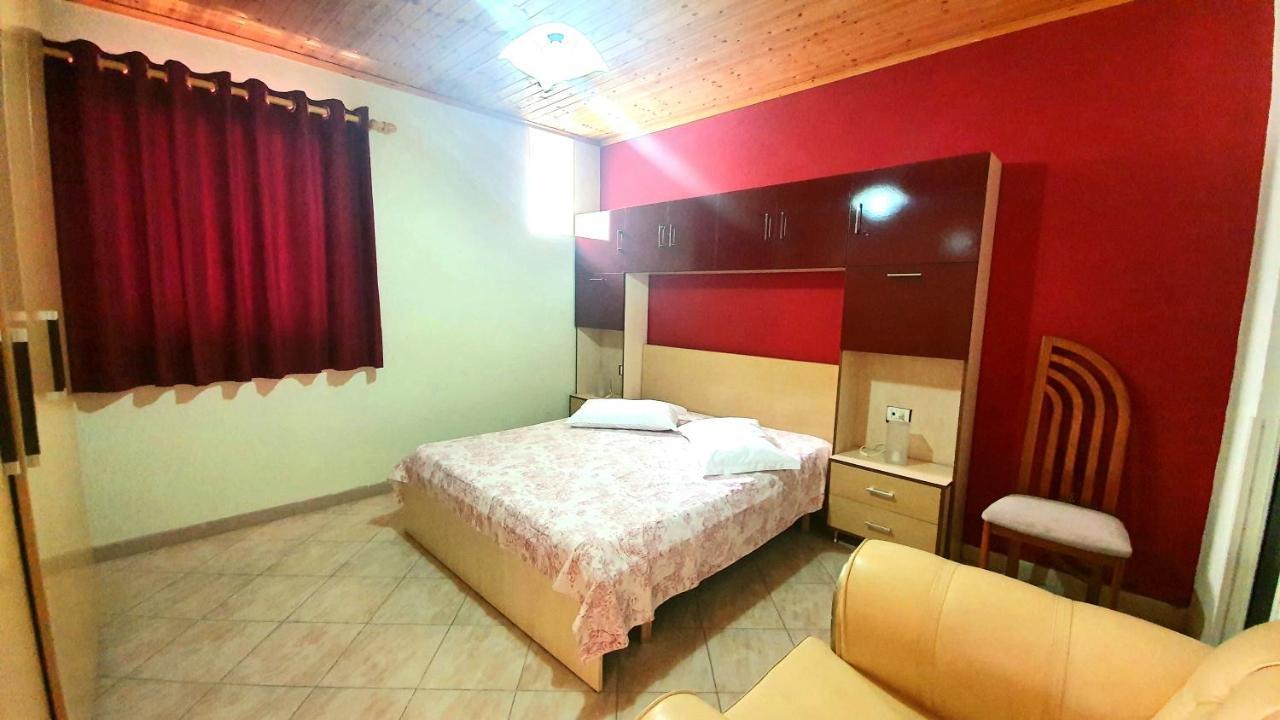 A Cheerful Villa With Free Parking Space Tirana Exteriér fotografie