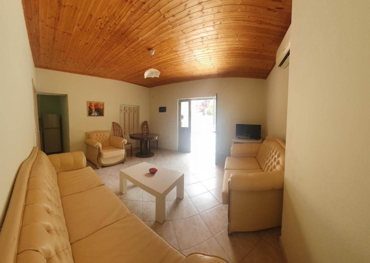 A Cheerful Villa With Free Parking Space Tirana Exteriér fotografie